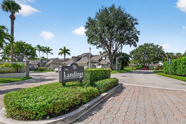 Building Photo - 1004 Landings Blvd