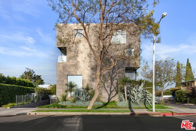 Primary Photo - 7907 Willoughby Ave