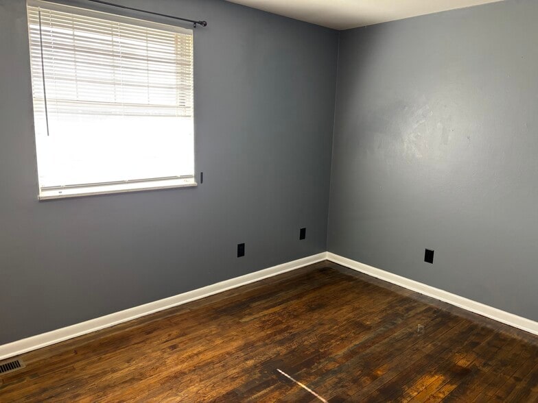 Bedroom - 1416 Henley Rd