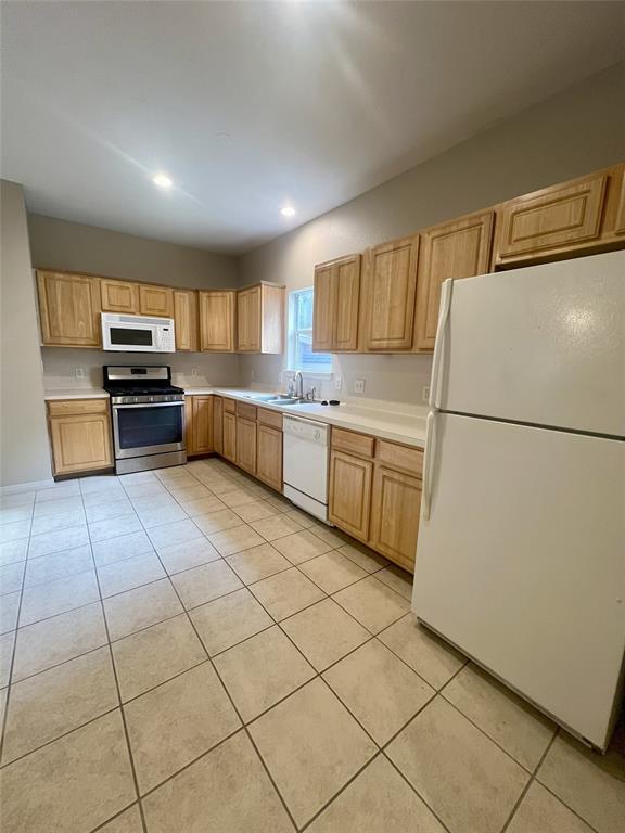 Building Photo - 1307 Walnut Ave