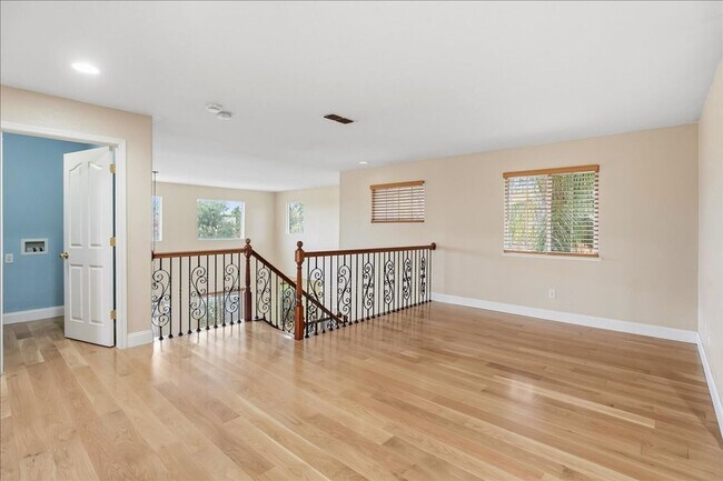 Building Photo - 70 Arches Cir