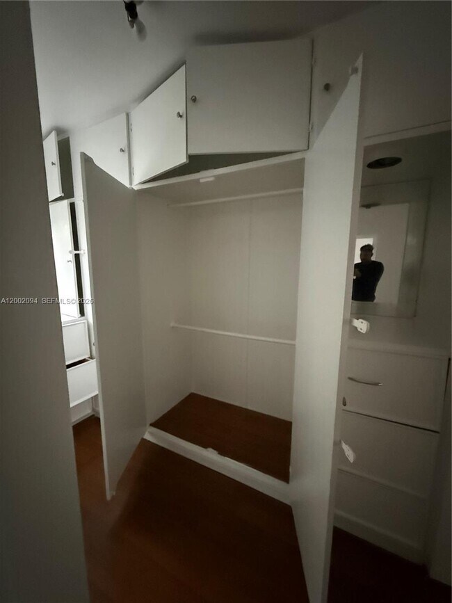 Building Photo - 10281 E Bay Harbor Dr