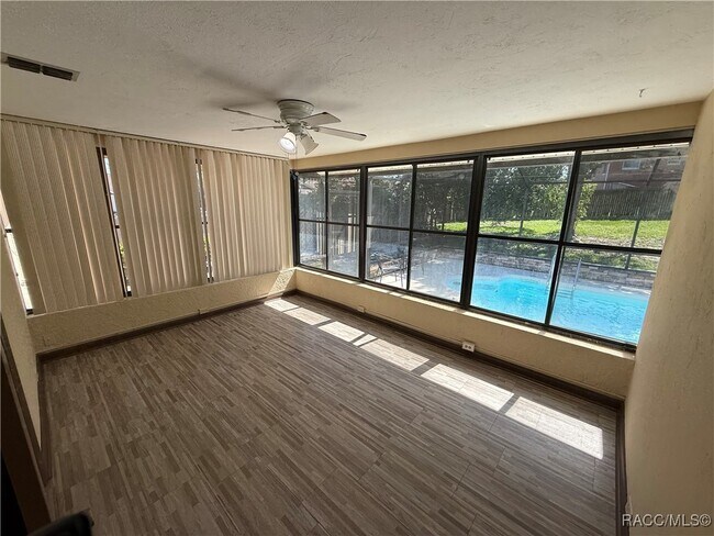 Building Photo - 3632 N Honeylocust Dr