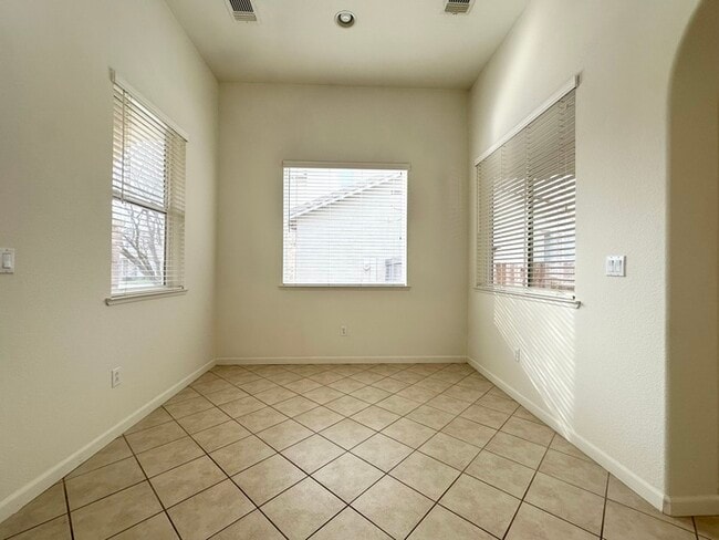 Building Photo - Spacious 3 bedroom 2 bath home in Rancho Cordova!!