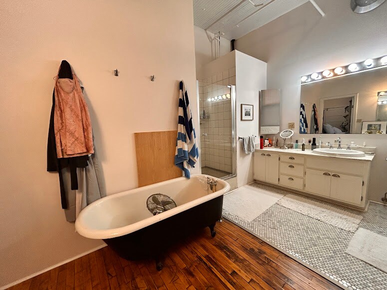 Building Photo - 1800 Central St