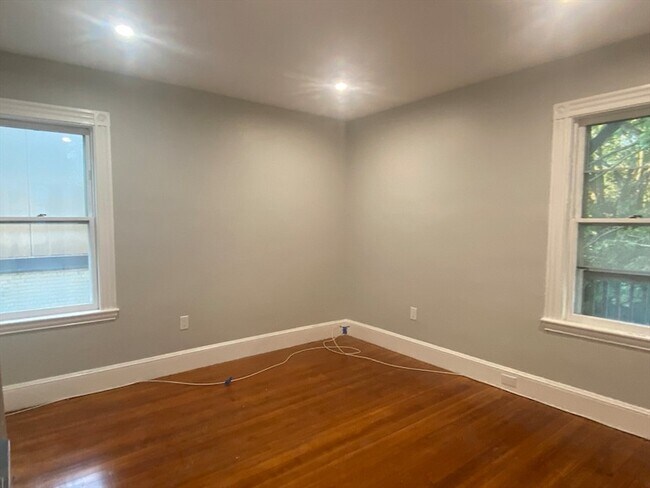 Building Photo - 811 Somerville Ave