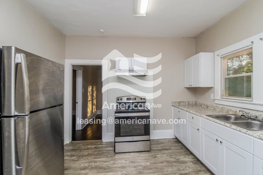 Building Photo - 536 Hickory Ave