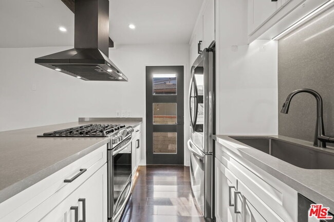 Building Photo - 841 Oxford Ave