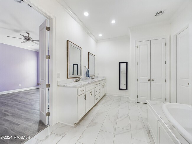 Building Photo - 316 Redfern St