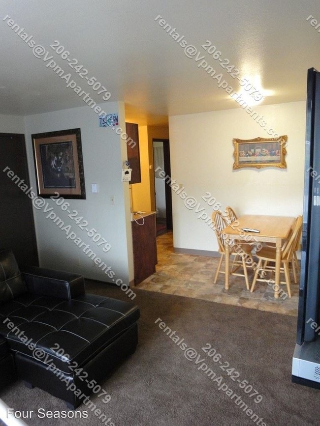 Building Photo - 3251 S 176th St