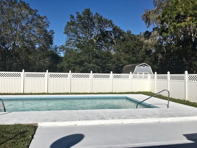 Building Photo - private pool home in Kensington Park - Sar...