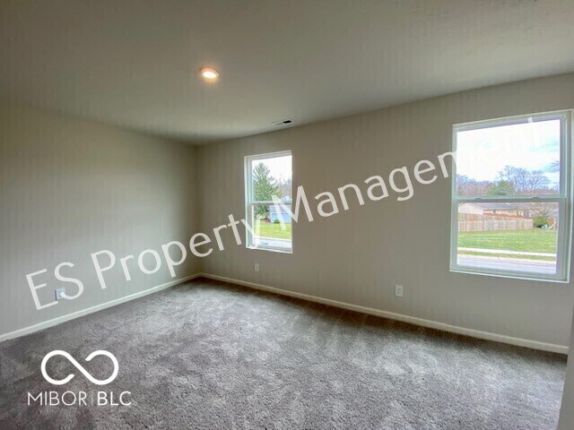 Building Photo - 2608 W Kings Cyn Dr