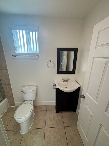 Building Photo - 156 E 119th St