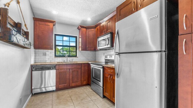 Building Photo - 2900 Olivewood Terrace