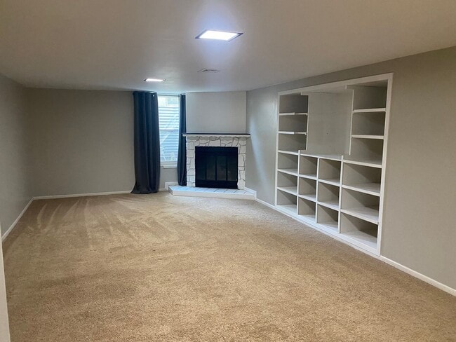Building Photo - 1701 Lodge St