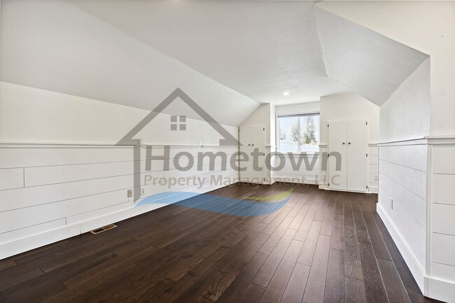 Building Photo - 4 Bedroom 4 Bathroom Home with Attached 2-...