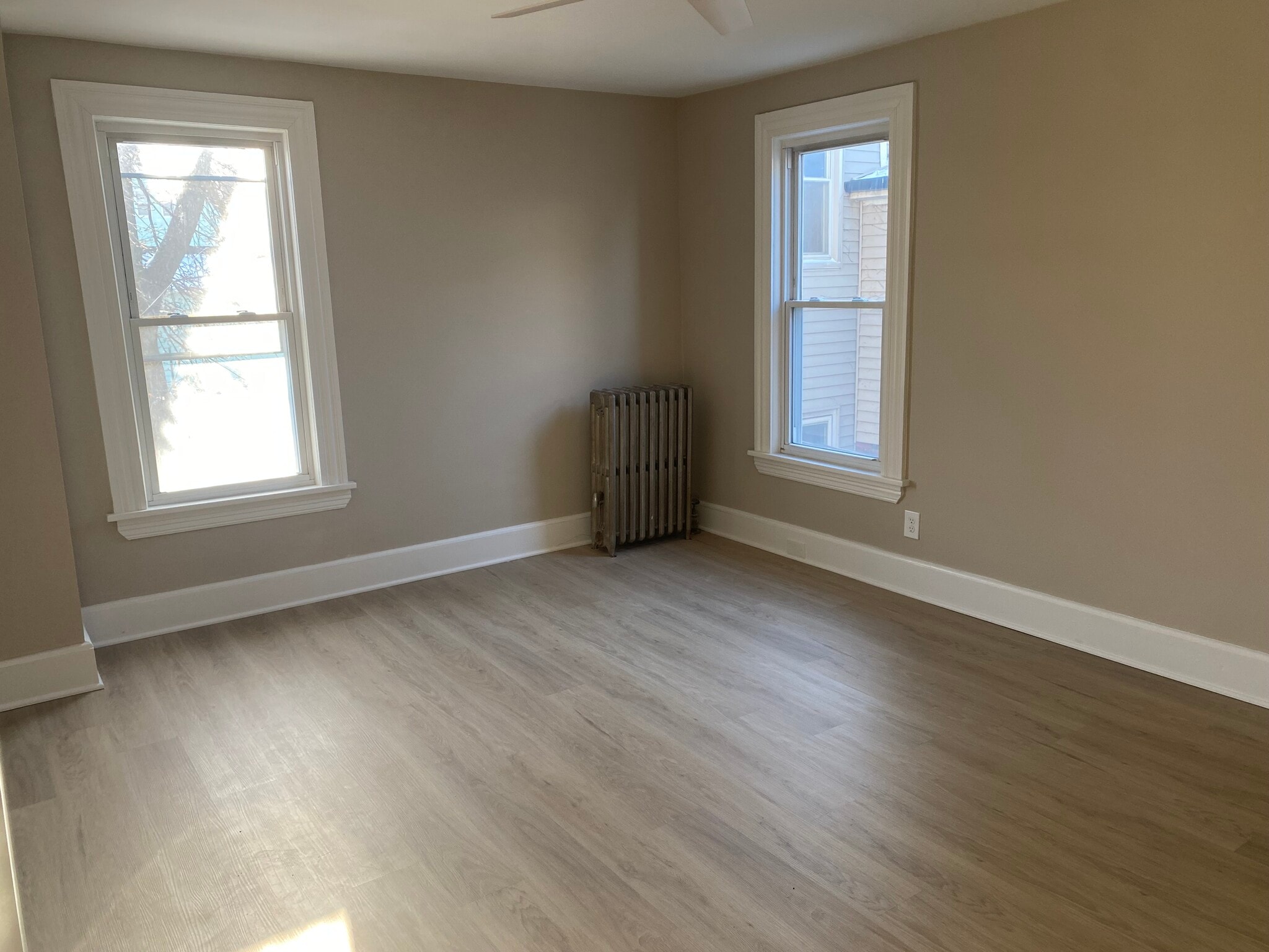 Living room - 1975 Coltman Rd