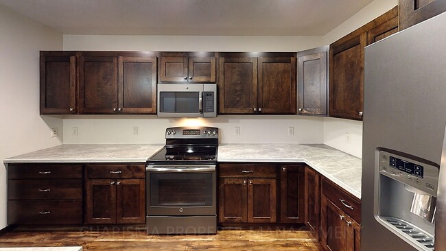 Building Photo - 3 BD, 2 BA IN TEA! LOCATION! LOCATION! LOCATION! AMENITY FILLED, PET FRIENDLY TOWN HOME!