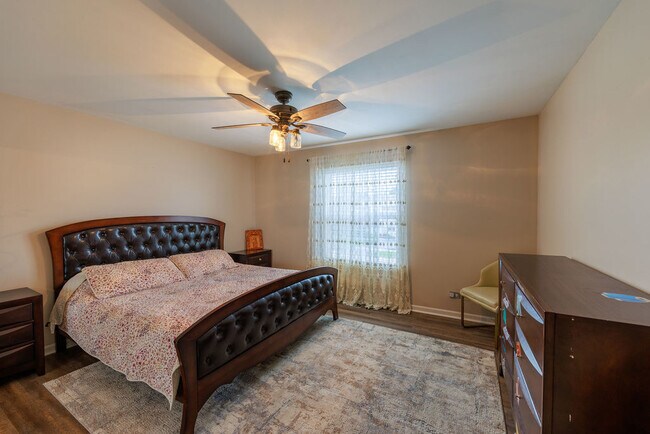 Building Photo - 25037 Brett St