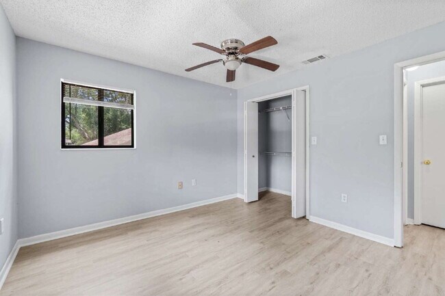 Building Photo - Freshly Updated 2BR Condo with Private Balcony, Community Pool, & In-Unit Laundry