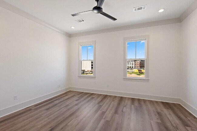 Building Photo - Luxury Townhome for Rent in Waterpointe | 3 Bed | 2.5 Bath | Private Courtyard