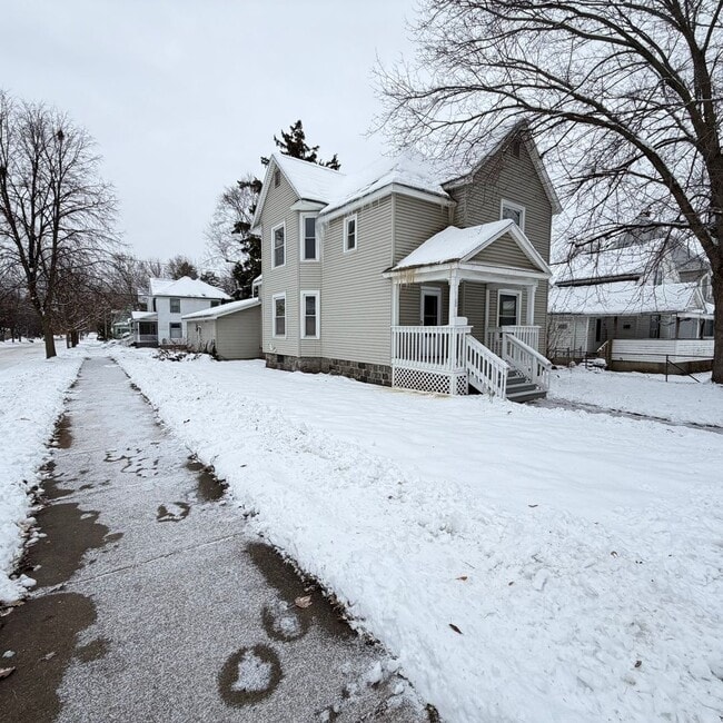 Building Photo - 3 bedroom home on the NW side of Grand Rapids