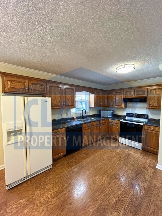 Building Photo - ***1/2 OFF 1ST MONTH'S RENT!!!***