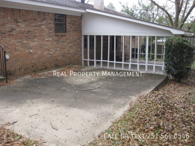 Building Photo - 1505 Deerwood Dr E