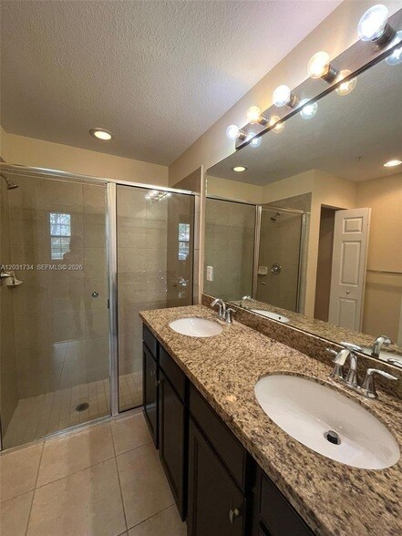 Building Photo - 950 SW 147th Ave