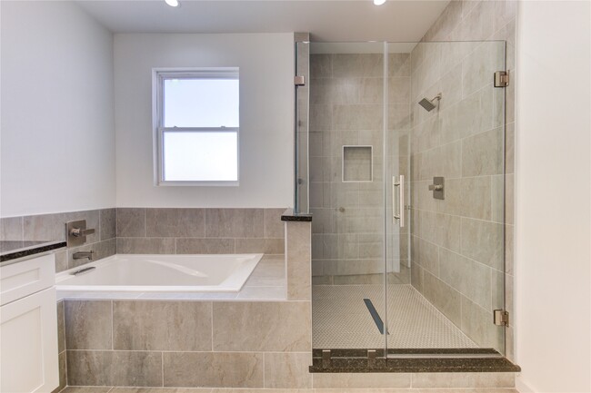 Building Photo - 2931 El Fenice Ln