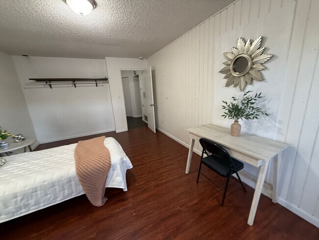 Building Photo - Large Private Girl  Room Downtown ASAP - Balcony, Storage and more