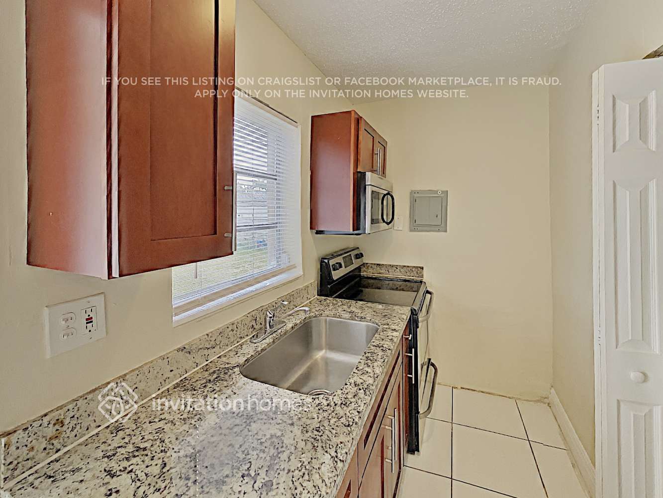 Building Photo - 13933 Madison St