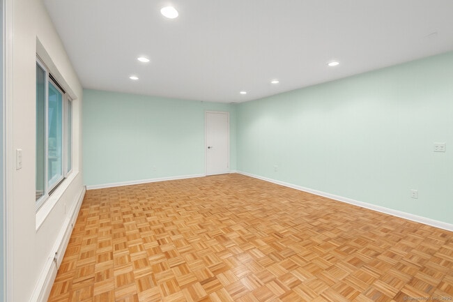 Building Photo - 6 Rivergate Woods