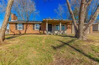 Building Photo - 441 Lawrence Dr