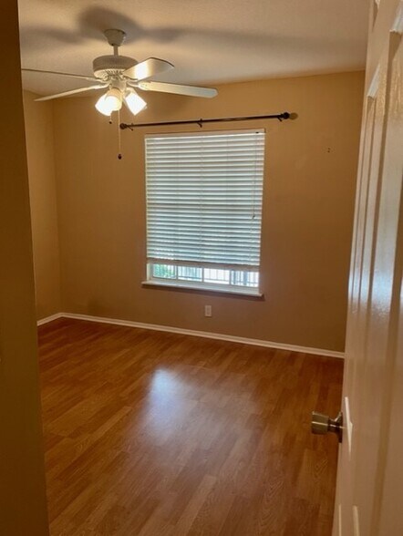 Building Photo - 124 Reserve Cir