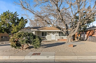 Building Photo - 2713 Mesilla St NE