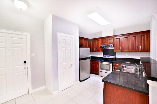 Building Photo - 6611 W Sam Houston Pkwy S