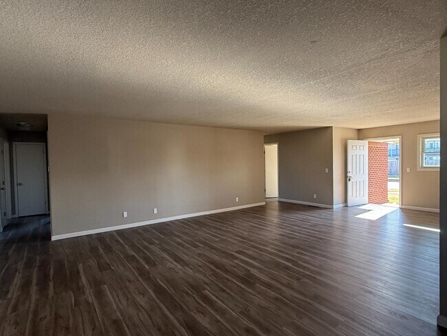 Building Photo - 2416 Haskell St