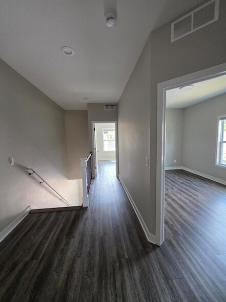 Building Photo - 8236 Oak Shade Cir