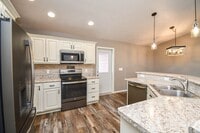 Building Photo - 5 Bedroom 3 Bathroom Single Family Home North Sioux Falls!