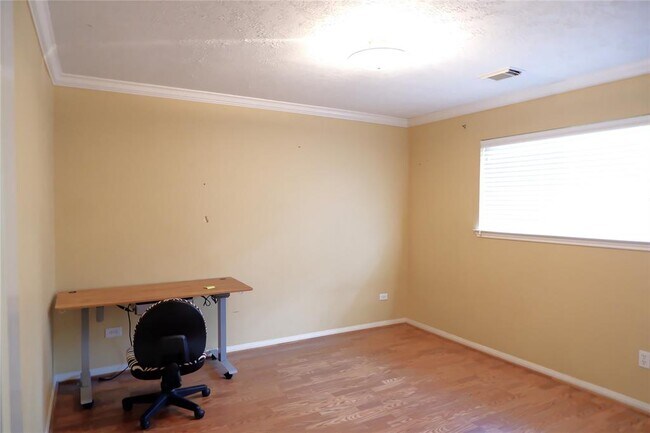 Building Photo - 2610 Parkbriar Ln