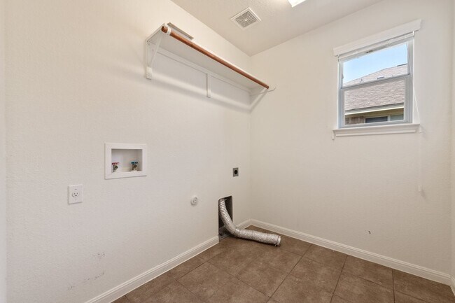 Building Photo - 1049 Regency Ln