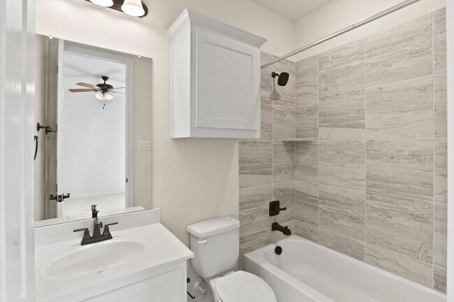 Building Photo - 601 Winslow Ln