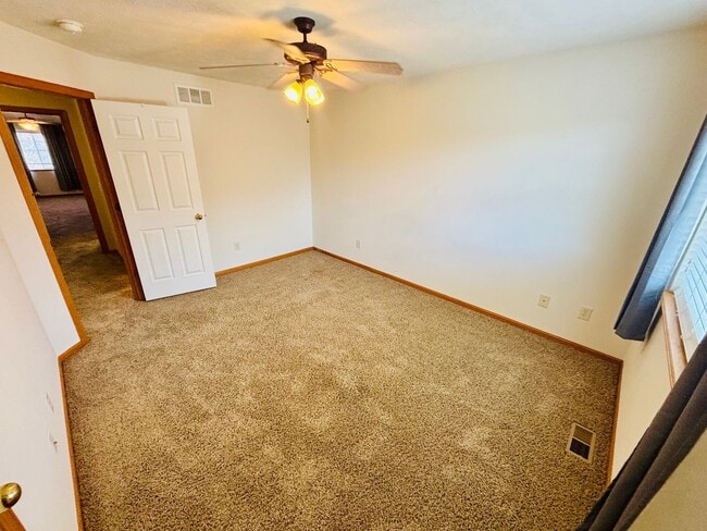 Building Photo - Beautiful Townhouse in Elkhorn School District