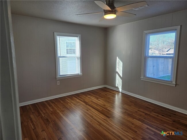 Building Photo - 1706 S 41st St