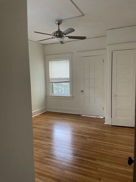 Building Photo - 2167 Sherwood Ave