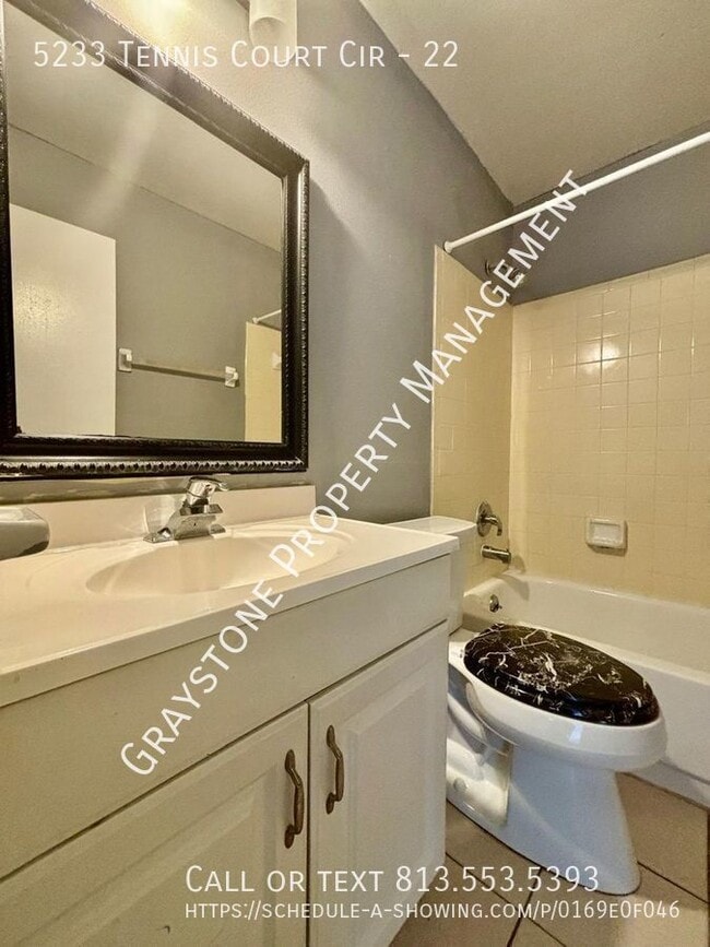 Building Photo - Spacious 2-Bedroom Condo in Prime Tampa Lo...