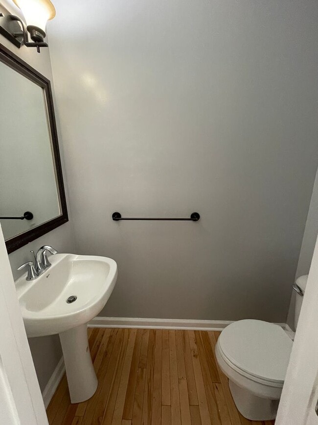 Building Photo - Beautiful custom built 5 bed 4 bath home with finished basement ready for you to move-in!