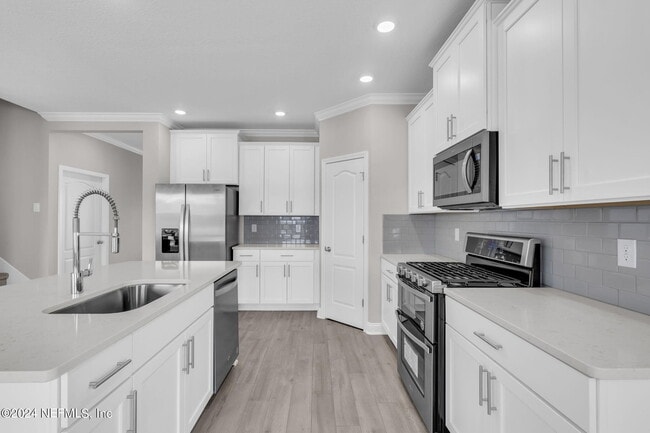 Building Photo - 660 Narvarez Ave