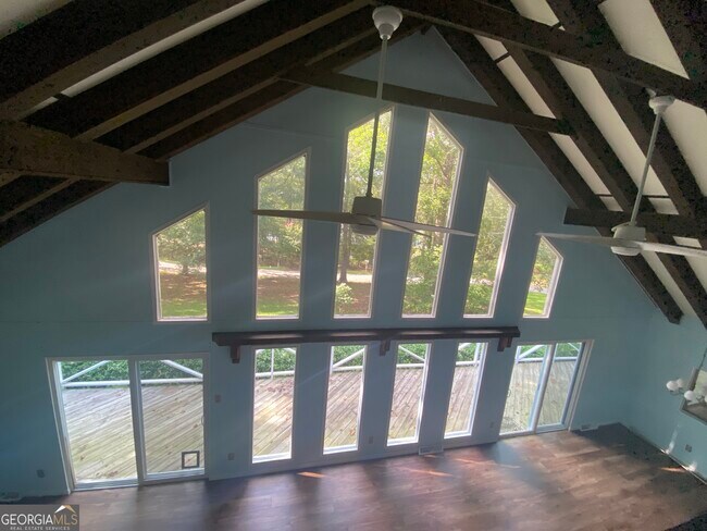 Building Photo - 522 Capri Dr